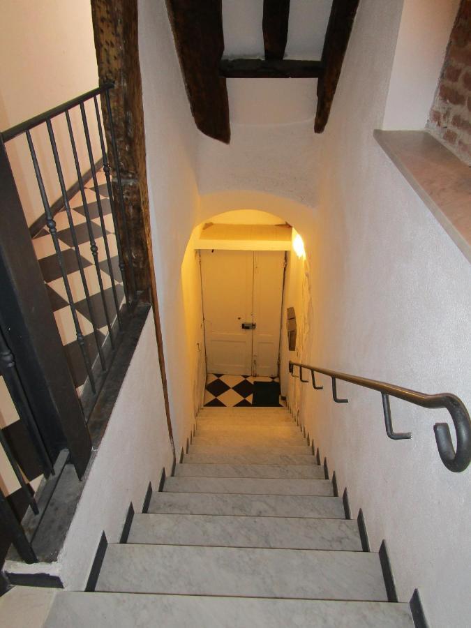 Marina Apartment, Unique, Authentic, Beachfront, 2 Aircondo Bdr , 2Bht, Easy To Train Or From Private Parking ヴェルナッツァ エクステリア 写真