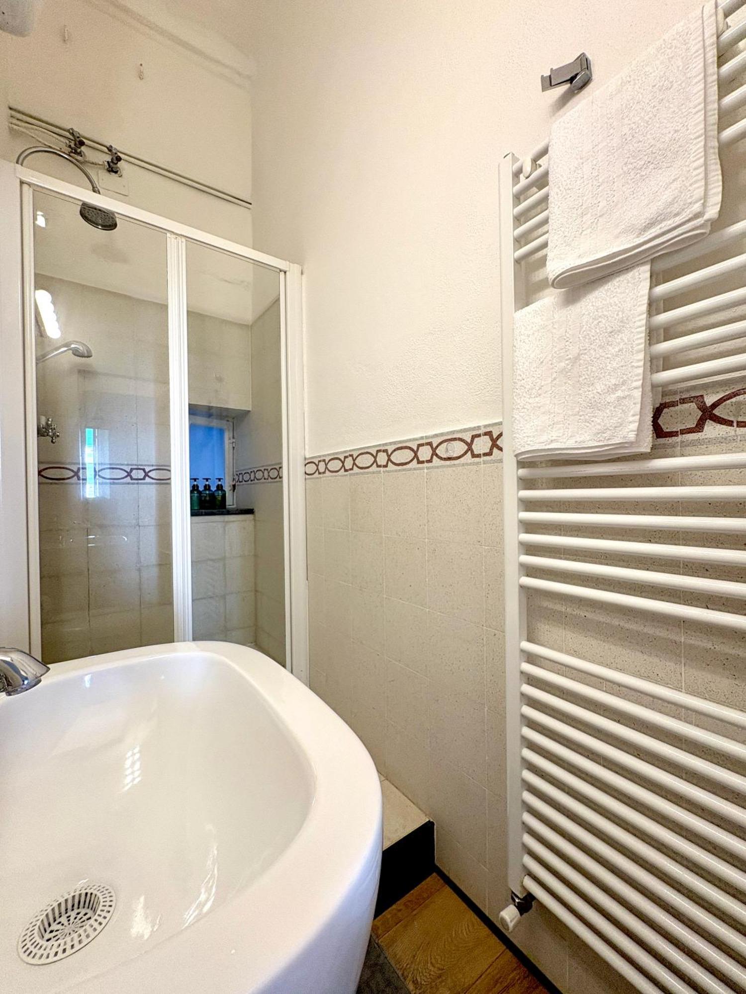 Marina Apartment, Unique, Authentic, Beachfront, 2 Aircondo Bdr , 2Bht, Easy To Train Or From Private Parking ヴェルナッツァ エクステリア 写真