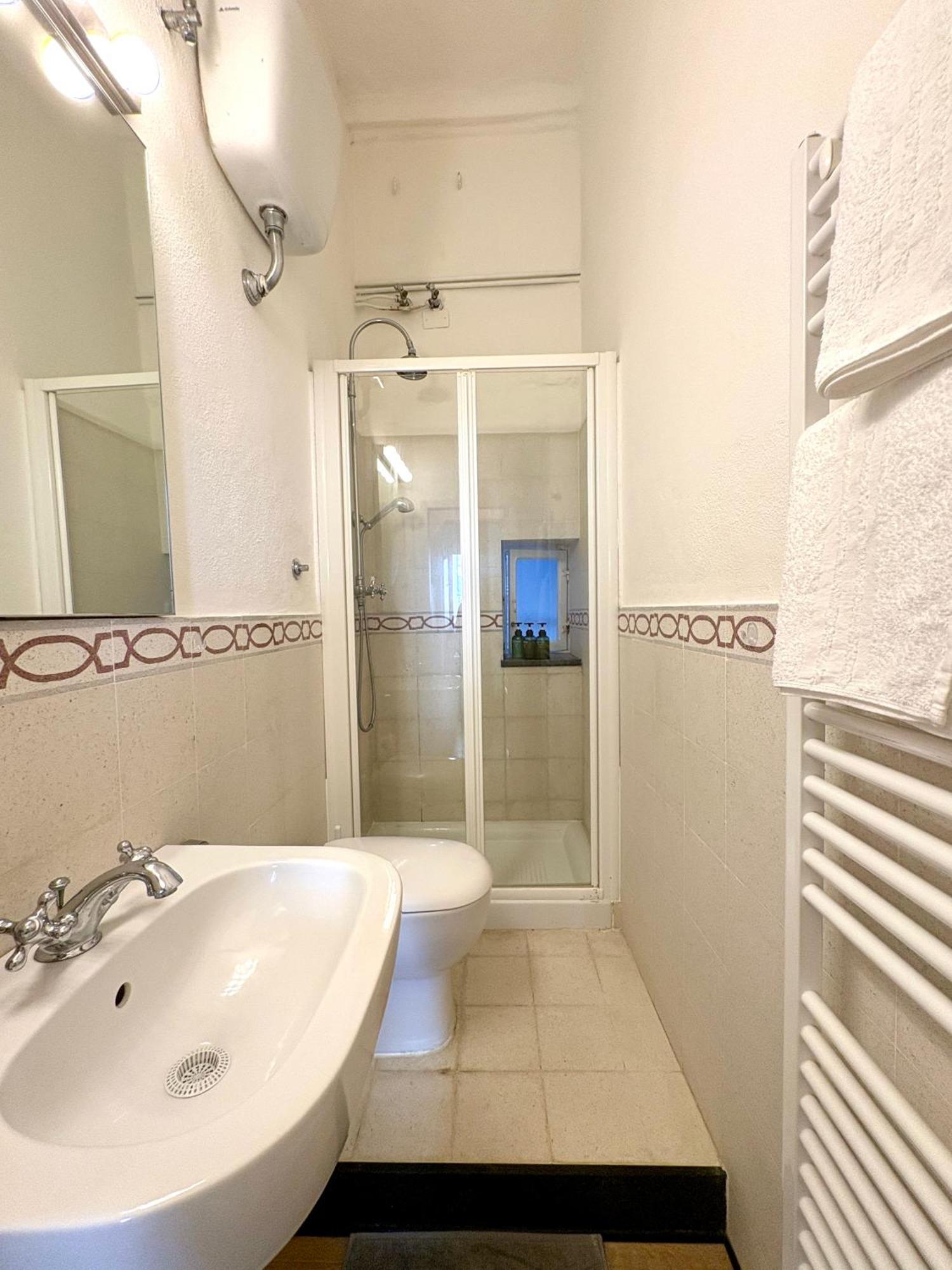 Marina Apartment, Unique, Authentic, Beachfront, 2 Aircondo Bdr , 2Bht, Easy To Train Or From Private Parking ヴェルナッツァ エクステリア 写真
